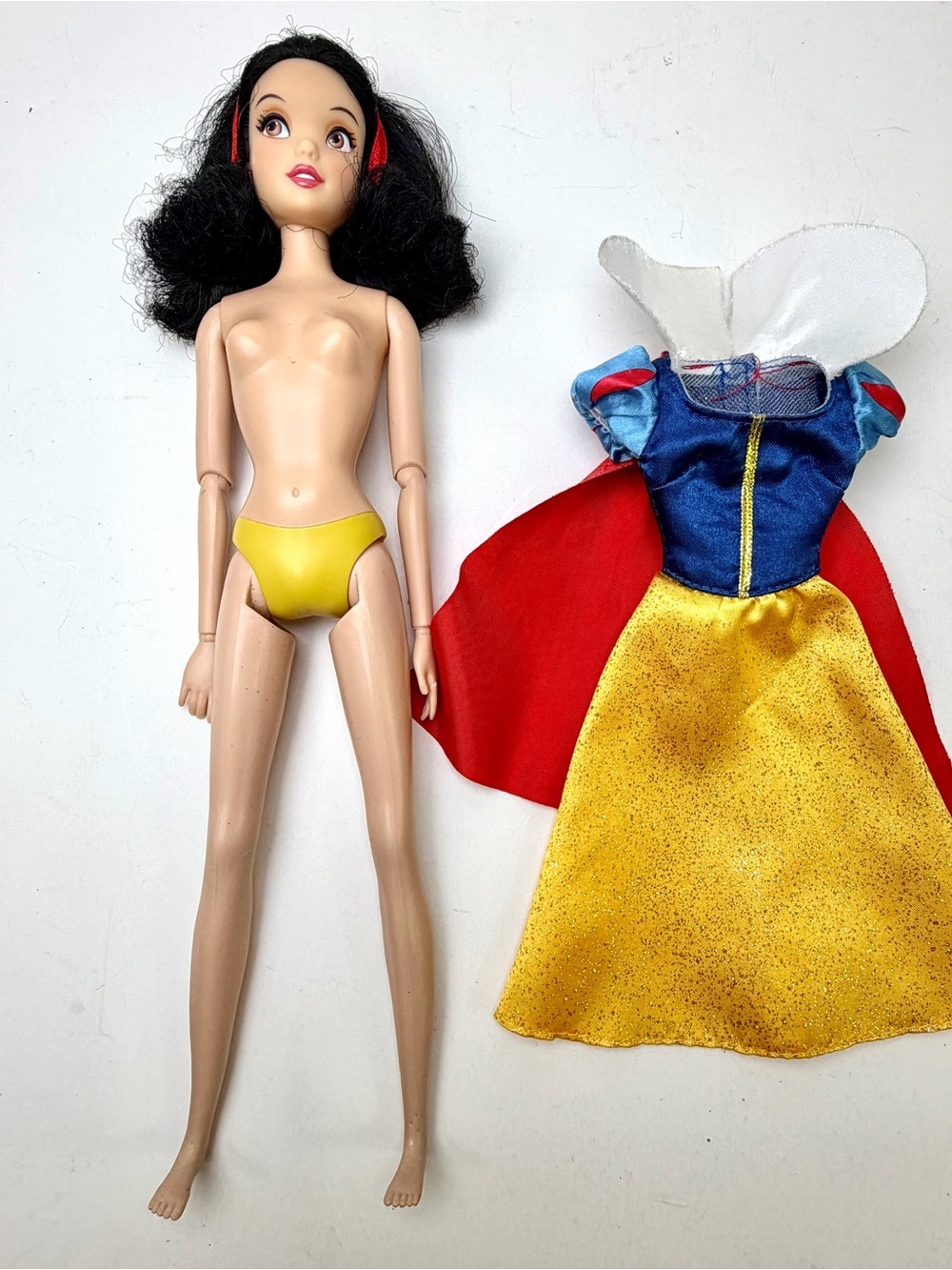 Disney Store Snow White Princess Doll Posable Glitter Dress Headband - Picture 3 of 9